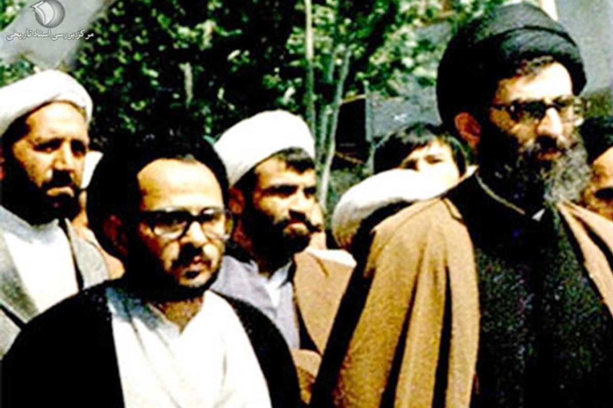 شهید سید عبدالکریم هاشمی‌نژاد در اواخر سال ۱۳۵۵ او در زندان مشهد از نزدیک با گروهک‌ها آشنا شد و از مجموع این برخورد‌ها تجربیات ارزنده‌ای اندوخت و دریافت‌های خود را به خارج از زندان منتقل کرد.