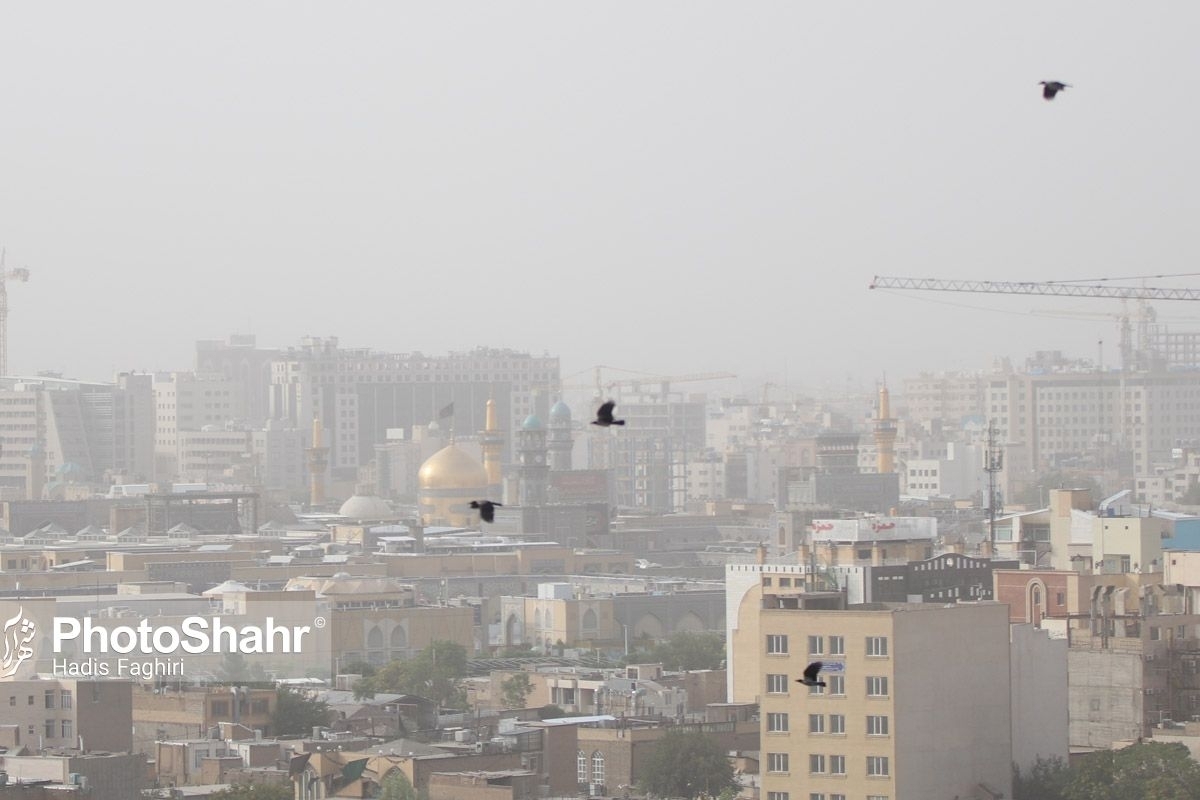 معاون محیط زیست انسانی اداره کل حفاظت محیط زیست خراسان رضوی گفت: منشأ افزایش حجم ریزگرد‌ها در هوای کنونی مشهد در هشتم مهر ماه، فعال‌شدن دو کانون خارجی قره‌قوم در ترکمنستان و هرات در افغانستان است.