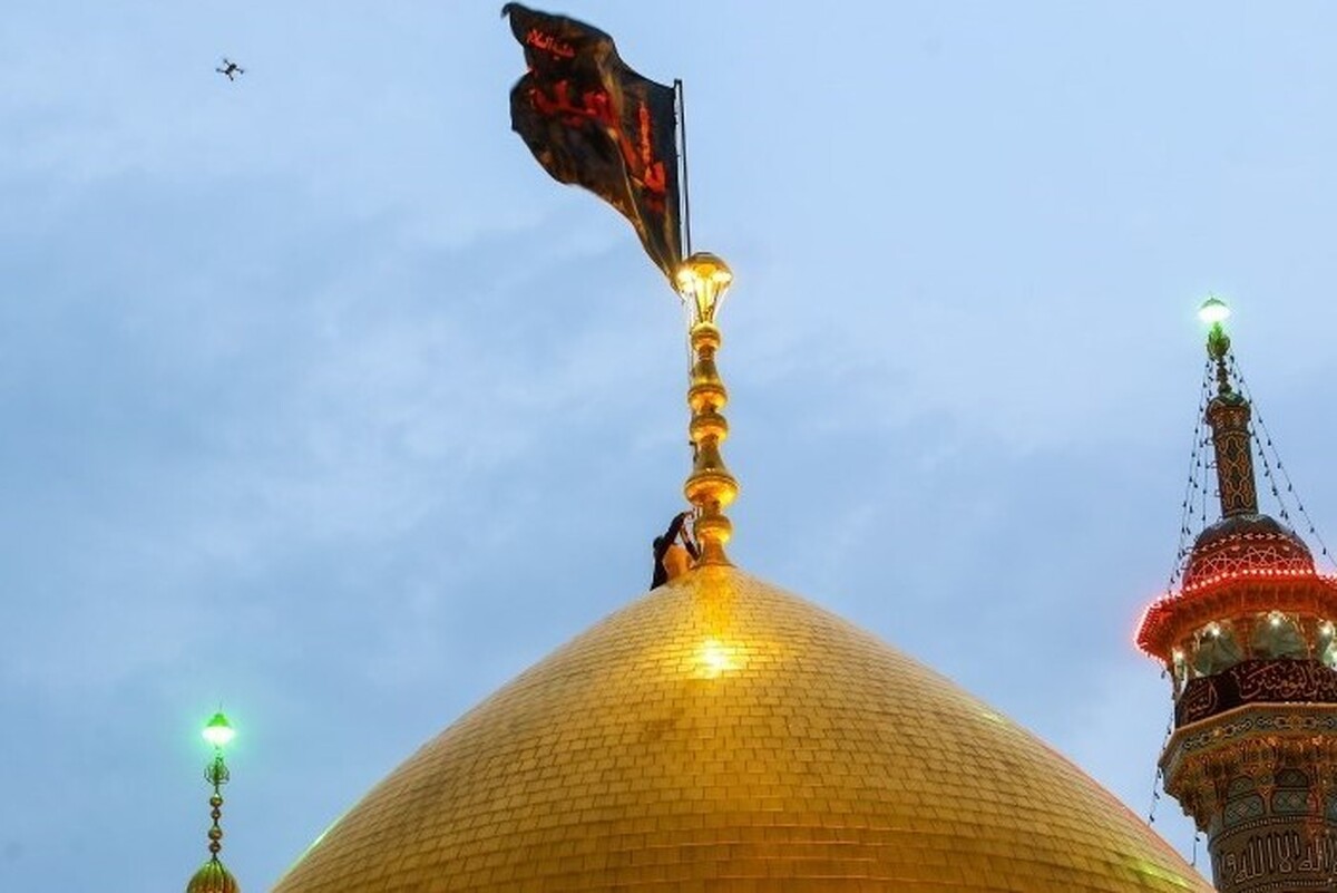 به مناسبت شهدت مجاهد نستوه سیدحسن نصرالله، پرچم گنبد مطهر حرم حضرت فاطمه معصومه سلام الله علیها تعویض و به رنگ مشکی درآمد.