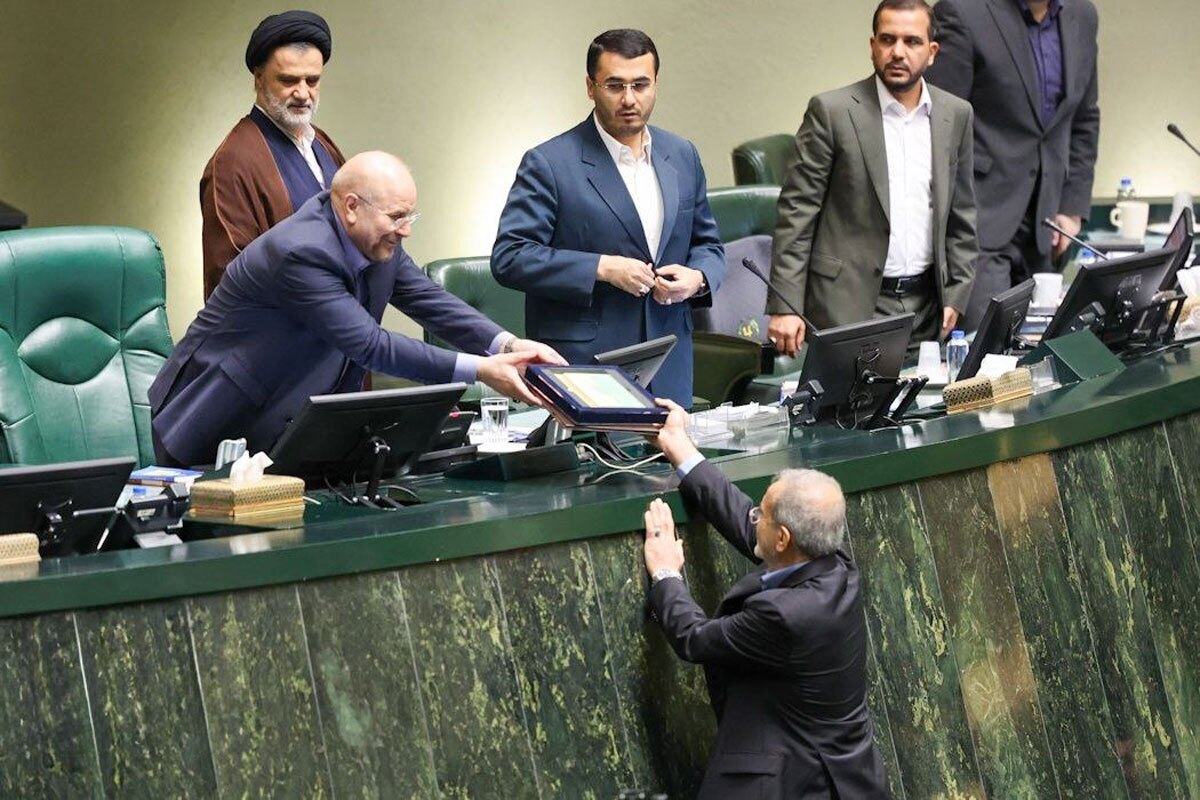 رئیس جمهور کشورمان دقایقی پیش برای تقدیم لایحه بودجه سال ۱۴۰۴ کل کشور وارد مجلس شورای اسلامی شد.