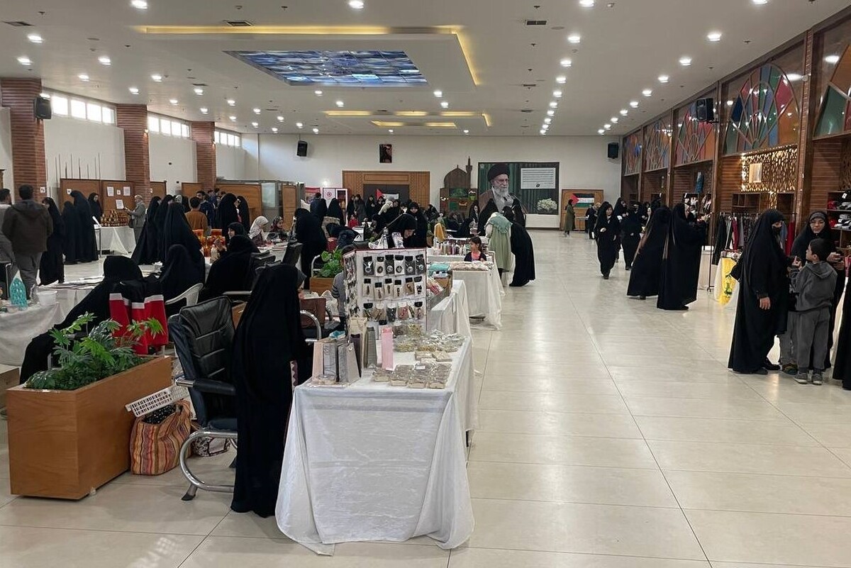 مرکز امور بانوان و خانواده بنیاد کرامت رضوی با همراهی تشکل‌ها و کنشگران اجتماعی، با هدف حمایت از مردم فلسطین و لبنان، بازارچه مقاومت را در باغ اردوگاه خاتون مشهد برگزار کرد.
