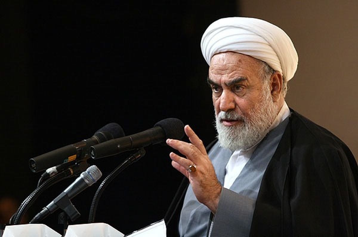 حجت‌الاسلام محمدی گلپایگانی، رئیس دفتر رهبر معظم انقلاب در حاشیه حضور در مراسم گرامیداشت شهید سید هاشم صفی الدین گفت: اقدام اخیر رژیم صهیونیستی در حمله به مناطقی از کشورمان، اقدامی مذبوحانه بود و جمهوری اسلامی ایران به این اقدام پاسخی سخت و دندان‌شکن خواهد داد.