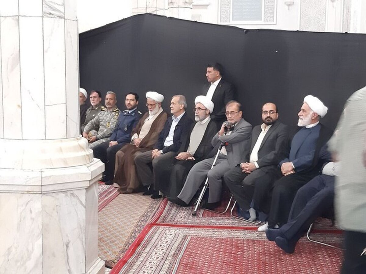 رئیس‌جمهور با حضور در مدرسه عالی شهید مطهری در مراسم چهلمین روز شهدای مقاومت حضور یافت.