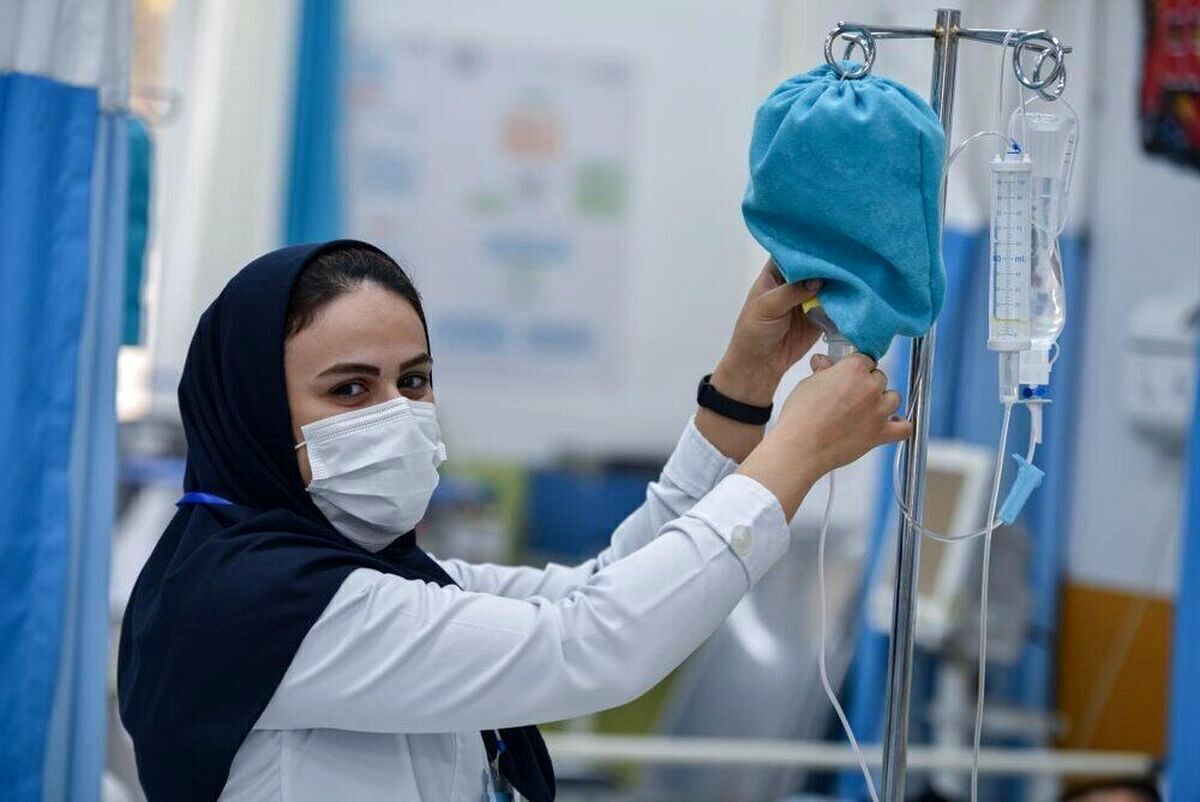 رئیس کمیسیون بهداشت و درمان مجلس شورای اسلامی گفت: در کشور با کمبود حدود ۱۴۰ تا ۱۸۰ هزار پرستار مواجه هستیم.
