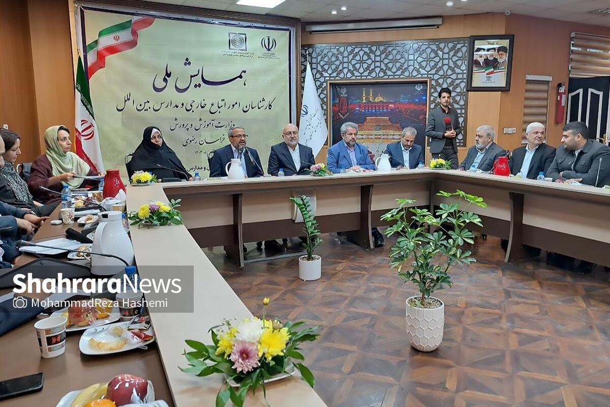 سیدامیر شوشتری گفت: ما در استان، به ۷۰ هزار دانش‌آموز اتباع آموزش می‌دهیم که ۹۰ درصد آن‌ها در حاشیه شهر مشهد هستند.