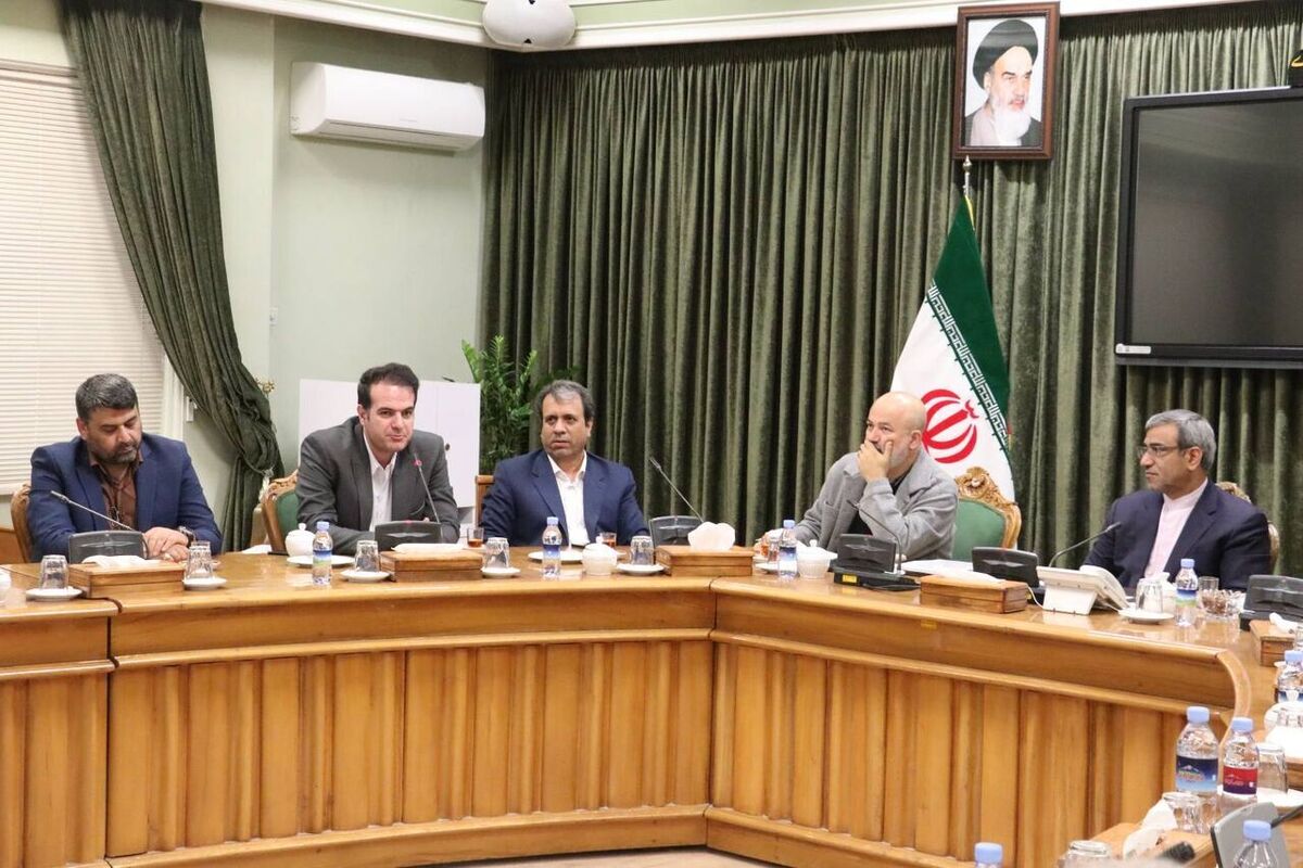 استاندار خراسان رضوی گفت: تشکیل اتاق فکر با حضور کارشناسان اداره حفاظت محیط زیست و سازمان‌های مردم نهاد و دانشگاه‌ها و نخبگان برای حل مشکلات محیط زیست استان و تعامل قوی‌تر با سازمان‌های مردم نهاد این حوزه راهگشا خواهد بود.
