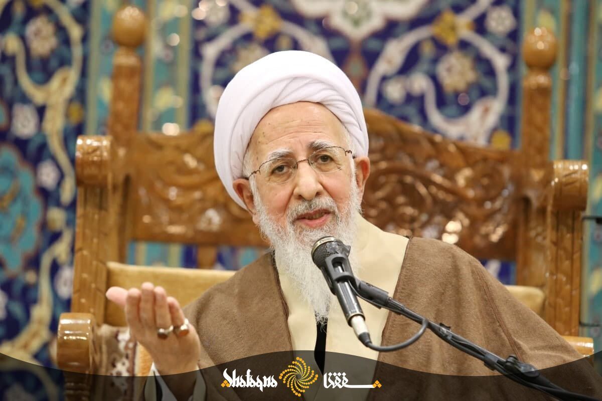 صاحب تفسیر تسنیم با بیان اینکه برخی خطبه‌های نهج‌البلاغه هوش از سر انسان می‌برد، گفت: امام علی(ع) فرمود یا کمیل العلم خیر من الماء؛ علم تو را حافظ است و باعث حفظ آبرو است ولی تو باید زحمت بکشی تا مالت را حفظ کنی.