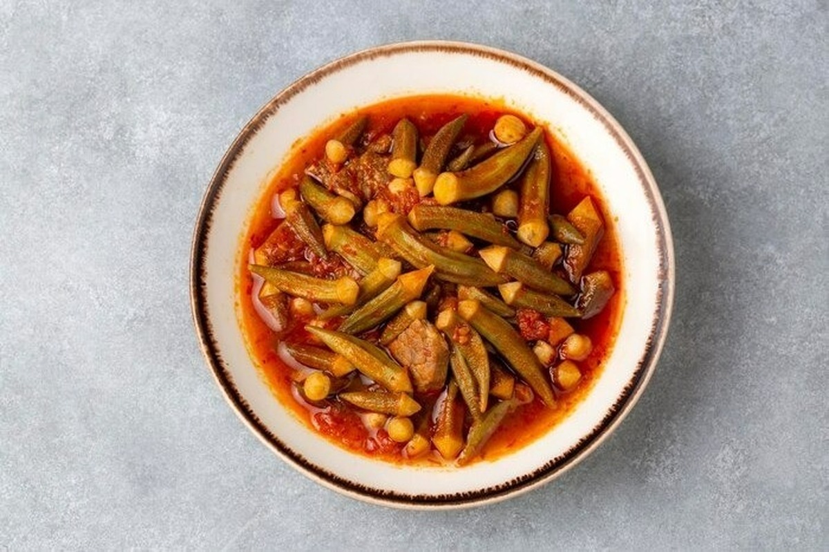 در طرز تهیه خورشت بامیه خوشمزه باید به ادویه‌ها توجه ویژه داشت.
