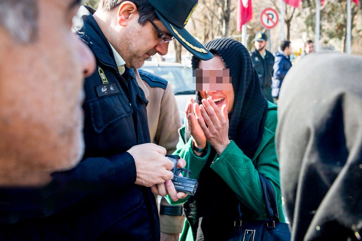 انهدام باندی متشکل از زنان جیب‌بر یک فامیل، دستگیری دو کلاهبردار با شگرد پرتکرار نرم‌افزار‌های رسید‌ساز جعلی و دستگیری چند سارق دهه‌هفتادی از ماموریت‌های پلیس مشهد در هفته گذشته بود.