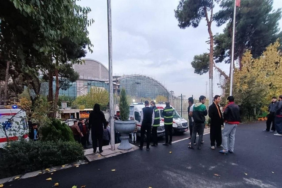۷۰ نفر از دانشجویان خوابگاهی دانشگاه تربیت دبیر شهید رجایی شب گذشته دچار مسمومیت شده و به مراکز درمانی منتقل شدند.