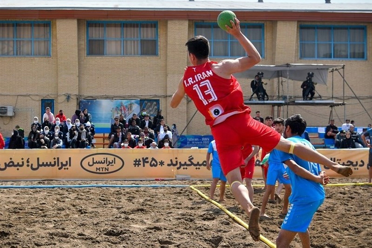 ملی‌پوشان هندبال ساحلی نوجوان ایران در چهارمین بازی خود در قهرمانی آسیا چهارمین برد پیاپی خود را بدست آوردند تا سهمیه مسابقات جهانی را کسب کنند.