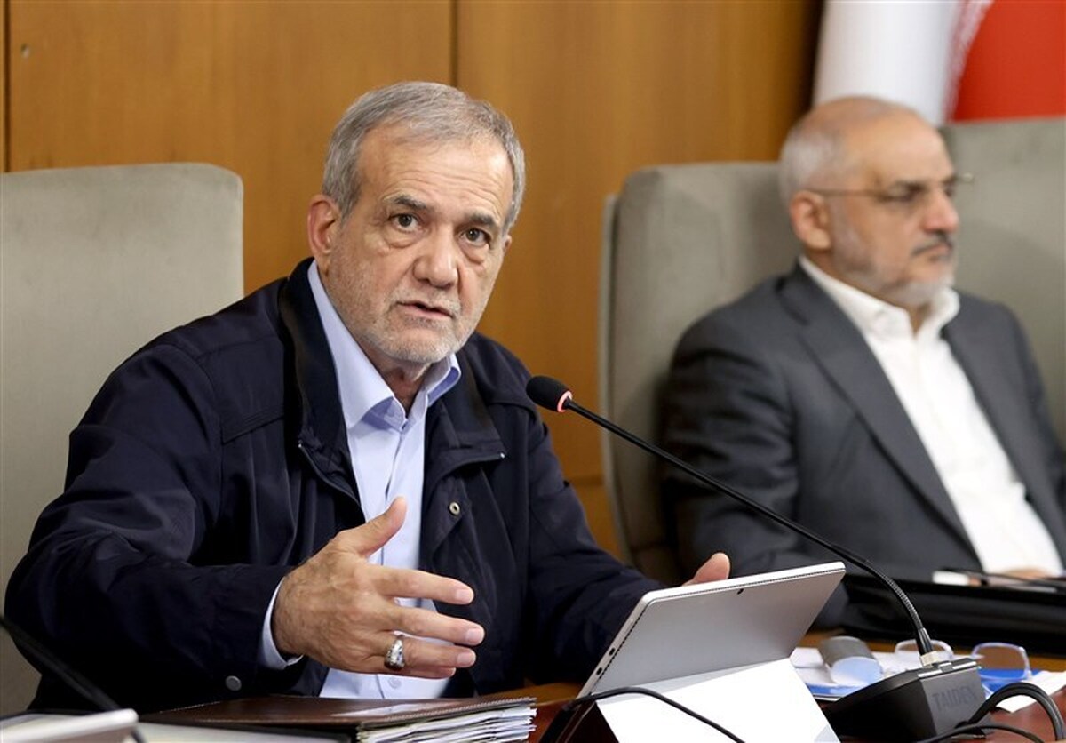 رئیس جمهور گفت: بنای دولت مشارکت دادن همه جناح‌ها، سلایق فکری در اداره امور کشور است چراکه معتقدیم اگر همه با هم و در کنار یکدیگر برای اعتلا و سربلندی ایران‌مان تلاش کنیم موجب افزایش اقتدار ما خواهد شد.