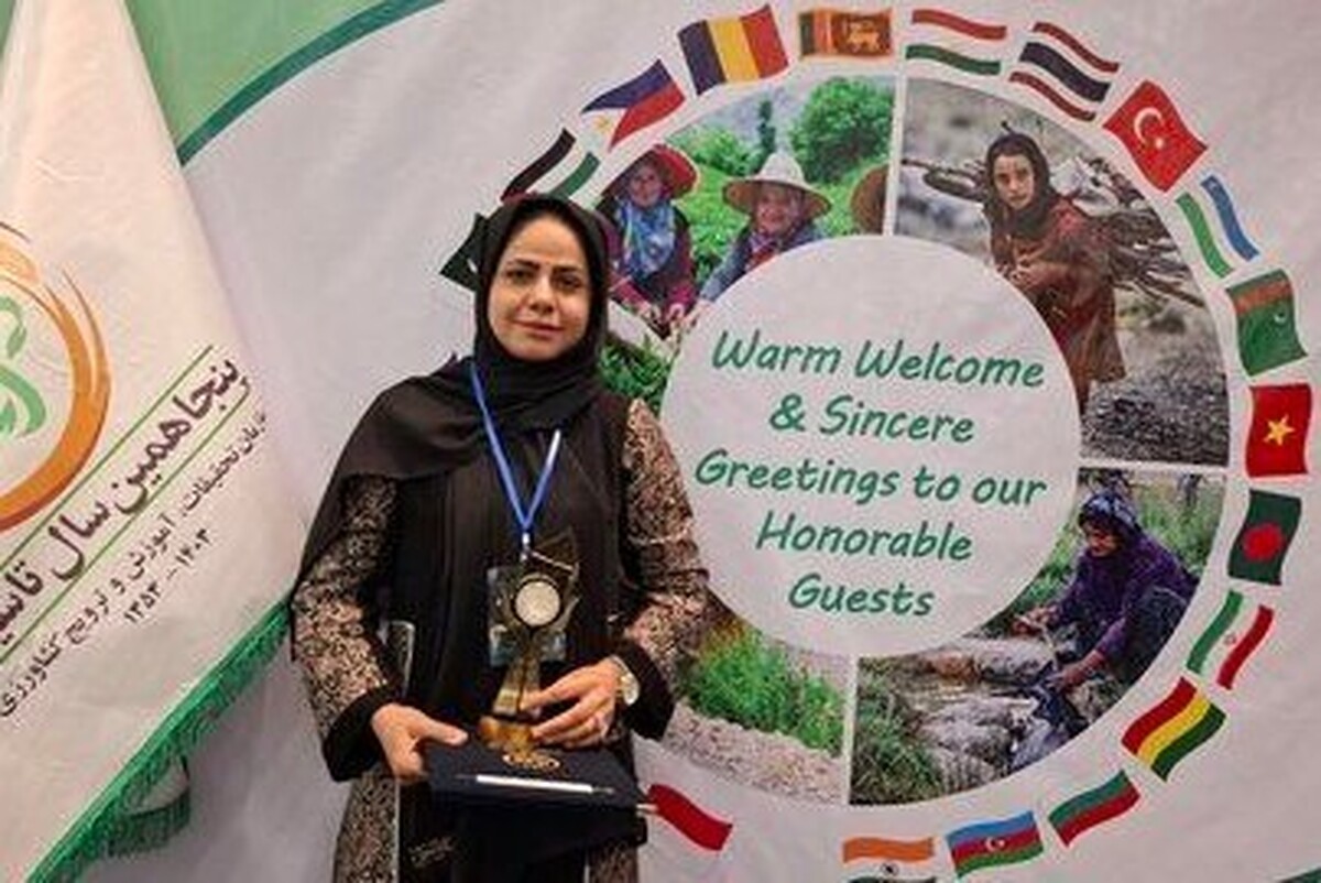 بانوی کارآفرین برتر یزدی که از سال ۹۷ وارد حوزه پرورش قارچ شده، تاکنون، به ۳۰۰ نفر در کشور برای ورود به این عرصه، آموزش داده است.