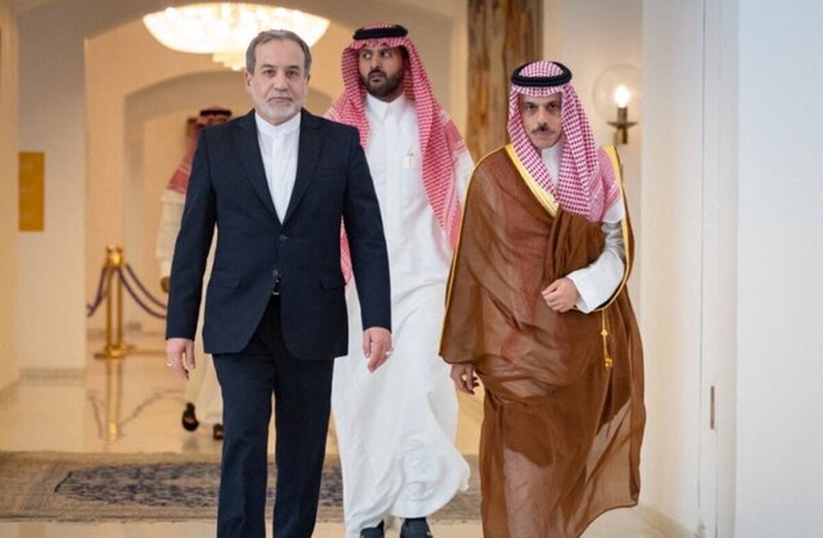 وزیر امور خارجه ایران به همراه معاون‌اول رئیس‌جمهور، به منظور شرکت در نشست اضطراری سازمان همکاری‌های اسلامی و اتحادیه عرب، عازم عربستان شد.