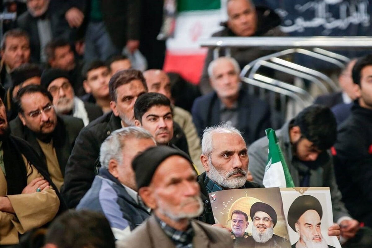 هم‌زمان با ایام اربعین شهادت مظلومانه دبیرکل حزب‌الله لبنان، سیدحسن نصرالله و همراهان شهیدش، اجتماع مردمی «بیعت با نصرالله» که از میدان شهدای مشهد آغاز شد، با حضور زائران و مجاوران در حرم مطهر رضوی ادامه یافت.