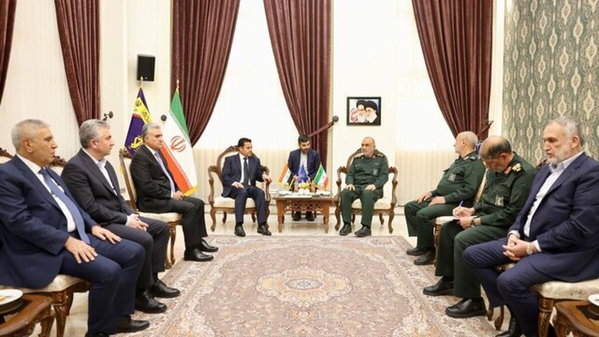 مشاور امنیت ملی عراق با فرمانده کل سپاه پاسداران انقلاب اسلامی ایران در تهران دیدار و درباره توافقنامه امنیتی مشترک ایران و عراق گفتگو کرد.