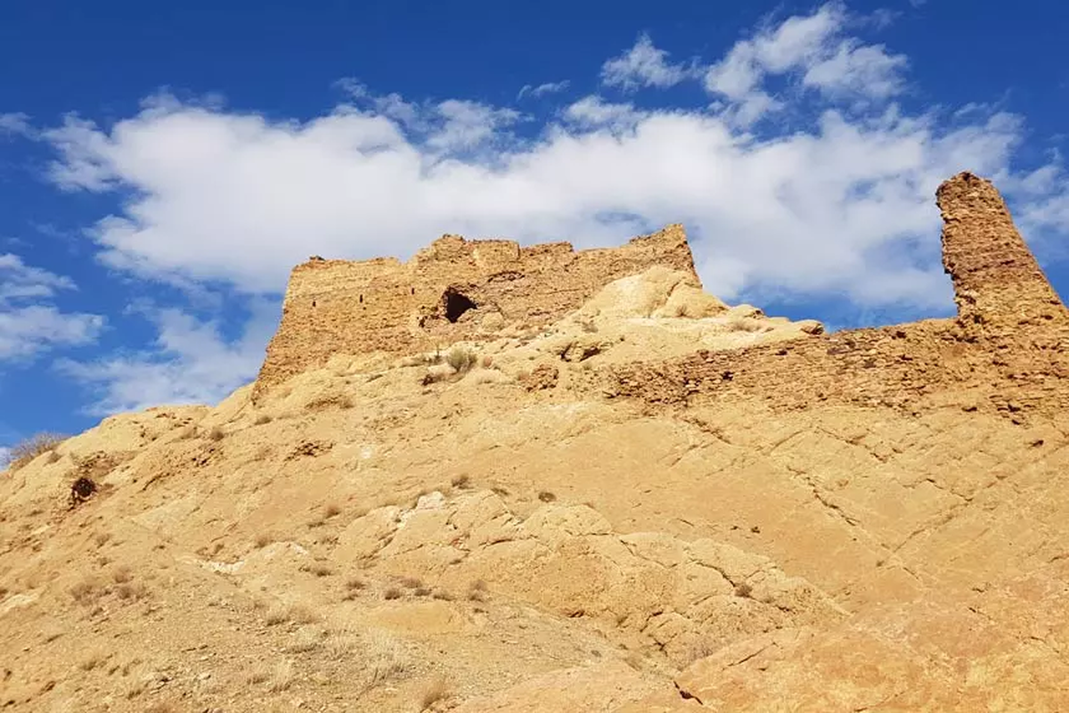 یکی از جاذبه‌های تاریخی شهرستان ساوه در استان مرکزی «قیزقلعه‌سی» یا «قلعه‎دختر» است که در روستایی به همین نام (قیزقلعه‌سی) واقع است.