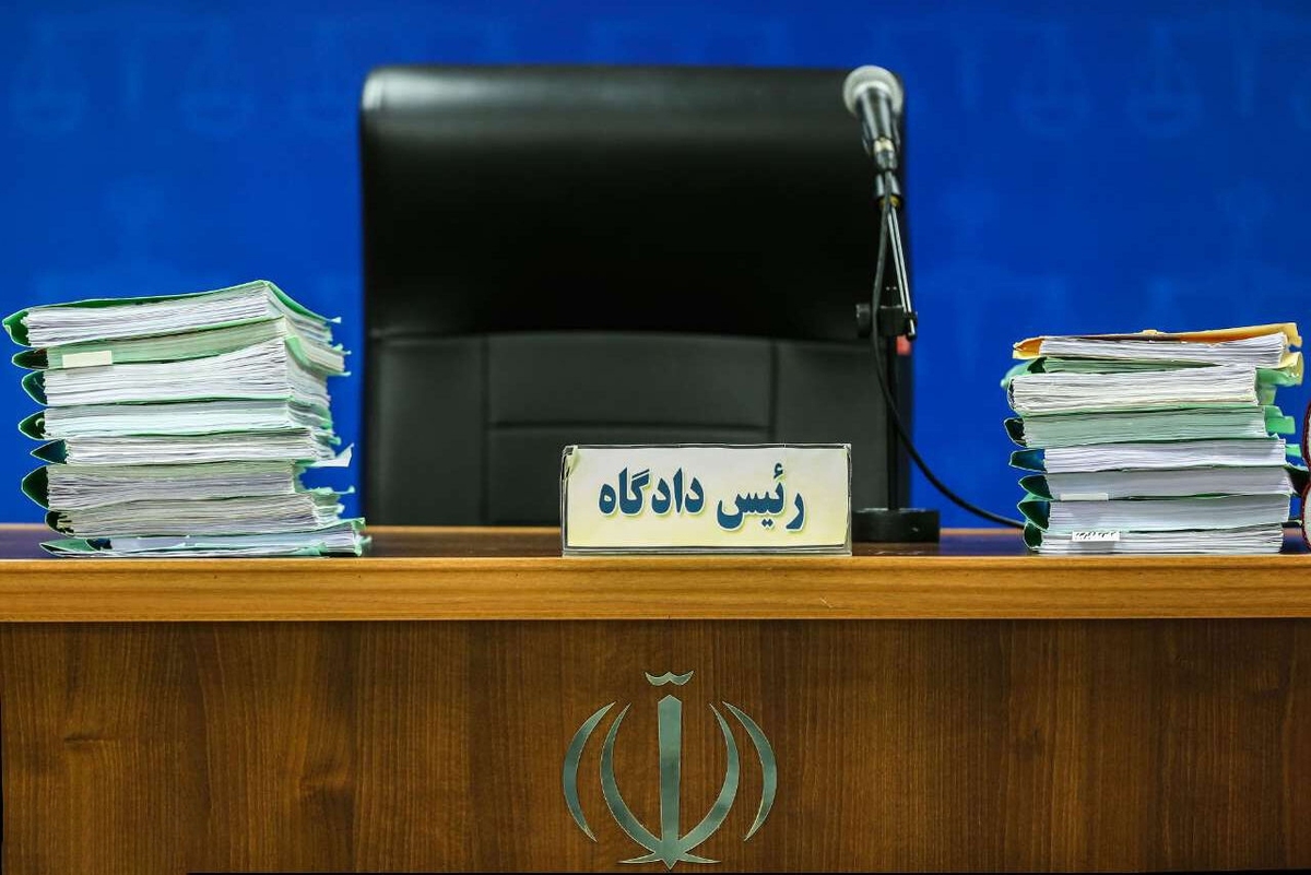 قاضی پرونده عباس پالیزدار، از اعضای اسبق کمیته تحقیق و تفحص مجلس شورای اسلامی از قوه‌قضائیه، با اشاره به برگزاری ۱۰ جلسه دادگاه برای این پرونده گفت: پالیزدار به دنبال مطرح‌شدن است و قصد دارد از رانت استفاده کند و از افراد باج بگیرد.