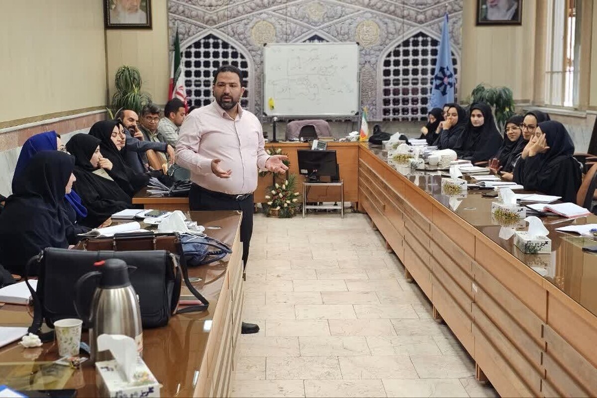 دوره صلاحیت‌های حرفه‌ای معلمان مدارس دولتی و غیردولتی خراسان رضوی جهت توانمندسازی آن‌ها در زمینه‌های مختلف آموزشی و تربیتی برگزار شد.