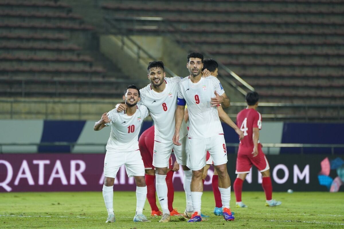 با شکست ۳ بر ۲ تیم ملی فوتبال ازبکستان مقابل تیم ملی فوتبال قطر، ایران با ۳ امتیاز اختلاف نسبت‌به ازبک‌ها، در صدر جدول باقی ماند.