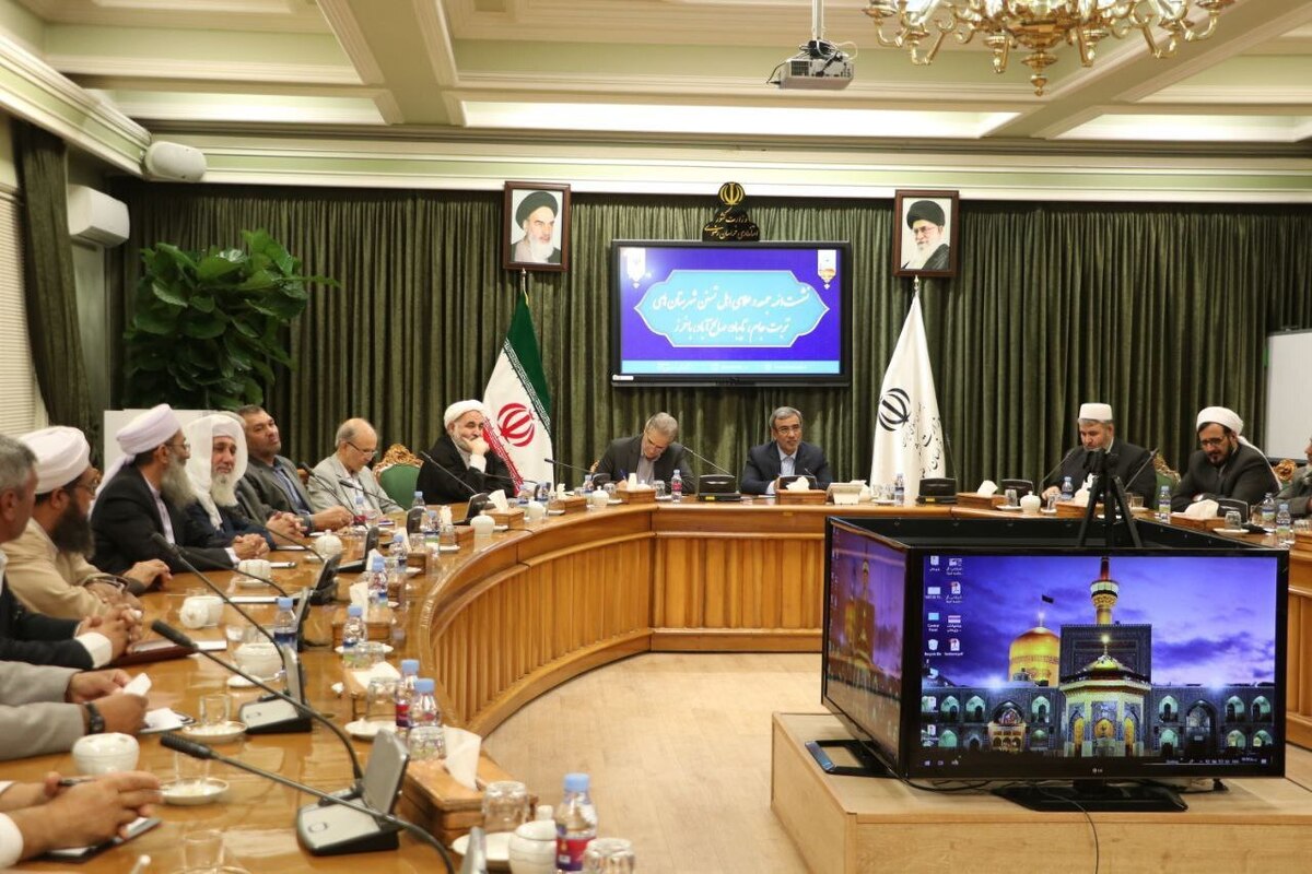 نشست مشترک استاندار خراسان رضوی با ائمه جمعه و علمای اهل تسنن شهرستان‌های تربت جام، تایباد، صالح آباد و باخرز برگزار شد.