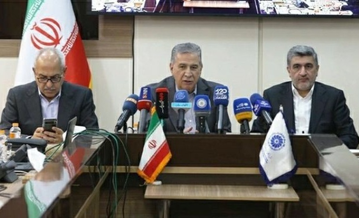 رئیس اتاق ایران گفت: بورس پایگاهی برای هدایت اقتصاد به سمت توسعه است و باید تأمین‌کننده منابع لازم برای اجرای پروژه‌های بزرگ باشد، هرچند امروز به دلیل بی‌اعتمادی مردم به سیاست‌های اقتصادی، نمی‌تواند نقش کلیدی خود را بازی کند.