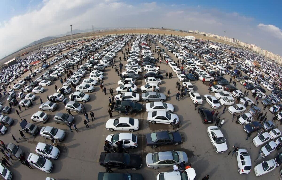 علیمردان عظیمی، مدیرعامل گروه خودروسازی ایران‌خودرو و سیدجواد توسلی‌مهر، مدیرعامل گروه خودروسازی سایپا هریک در اطلاعیه‌های جداگانه، لیست جدید قیمت محصولات خود را اعلام کردند.