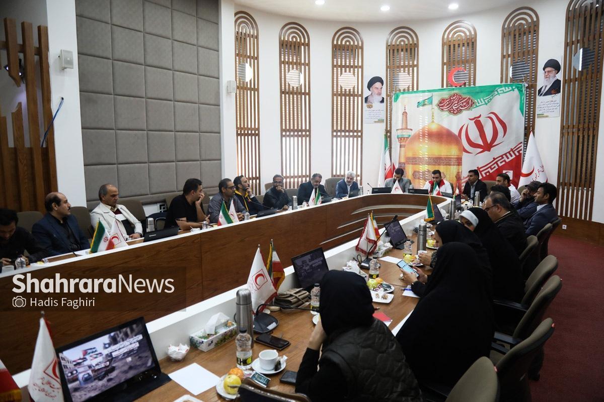 هم زمان با هفته «کتاب و کتاب خوانی»، نشست «همدلی اصحاب کتاب و رسانه با جبهه مقاومت» در سالن هلال احمر خراسان رضوی برگزار شد.