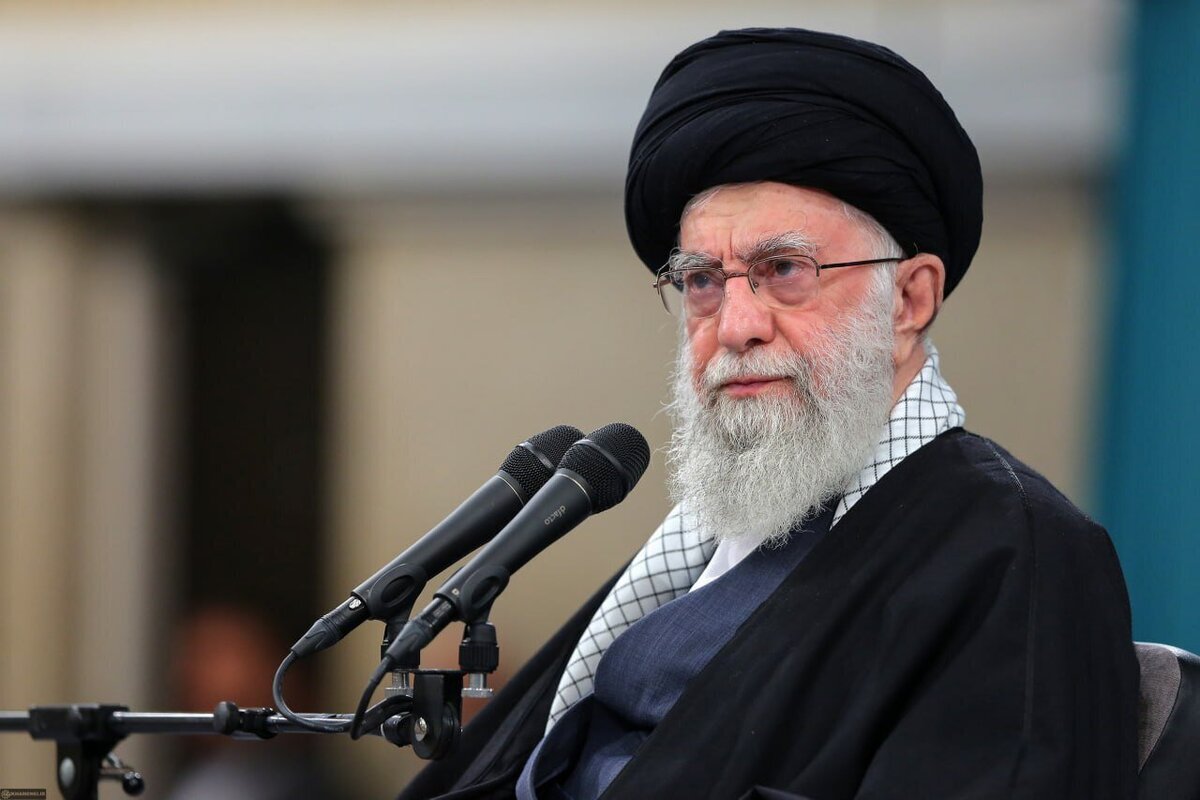 رهبر معظم انقلاب اسلامی در پیامی شفاهی خطاب به مردم مقاوم و جنگ‌زده لبنان فرمودند: ما از شما جدا نیستیم. ما با شماییم. ما با شما یکی هستیم. در دردها، رنج‌ها و آلام شما مشترک و شریکیم و با هم همدرد و همرنگیم. درد شما درد ما است، رنج شما رنج ما است و ما از شما جدا نیستیم.