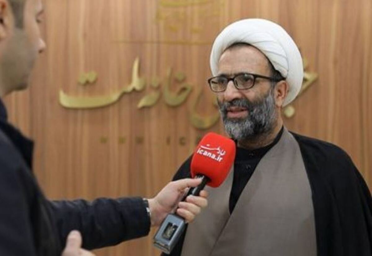 عضو هیئت‌رئیسه مجلس شورای اسلامی گفت: مجلس از ظرفیت‌های قانونی خود در حوزه خودرو مانند تحقیق و تفحص، استیضاح و سؤال از وزیر، تصویب قانون واردات خودرو و سایر موارد استفاده کرده و با افزایش قیمت خودرو مخالف است؛ زیرا خودروسازان یارانه مستقیم و غیرمستقیم دریافت می‌کنند.