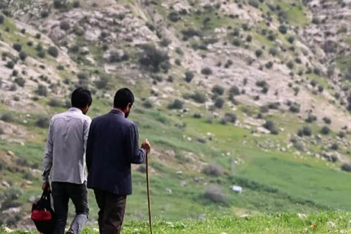 فیلم «درب» توسط باشگاه سینمایی «جاده ابریشم» مرکز ایران و فرانسه (CFI) در پاریس به نمایش در خواهد آمد.