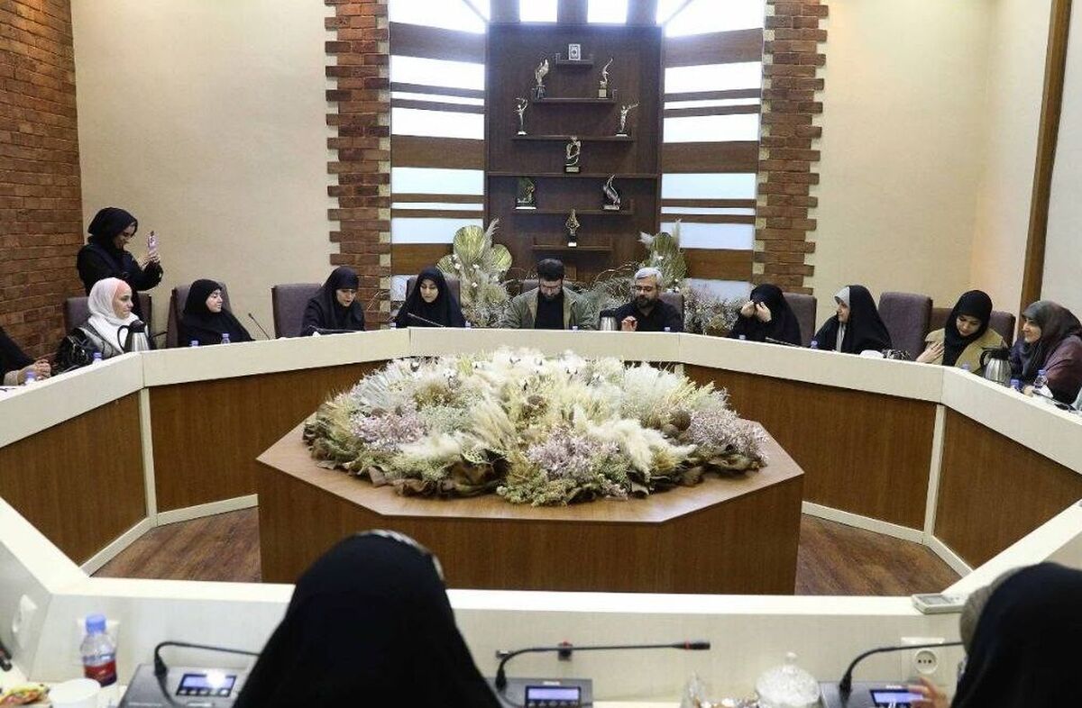 کارگردان گروه هنر مقدس گفت: بیشتر داستان‌های ایثار و شهادت مربوط به زمان اسلحه به دست گرفتن است و روایتی از زن خبرنگار، زن خانه‌دار یا زن پزشک مقاومت نداریم.