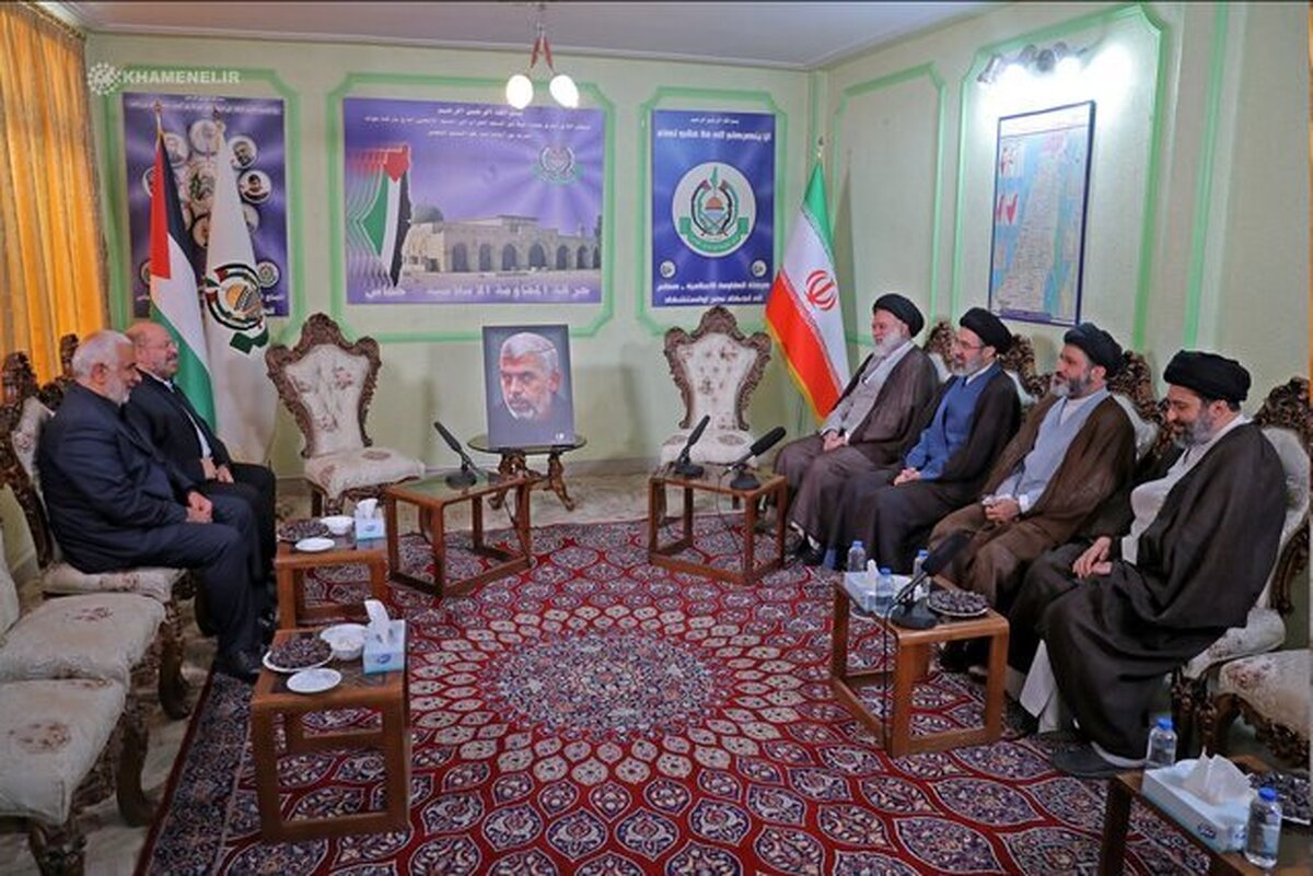 فرزندان حضرت آیت‌الله خامنه‌ای رهبر انقلاب اسلامی در دفتر حماس در تهران حضور یافتند.