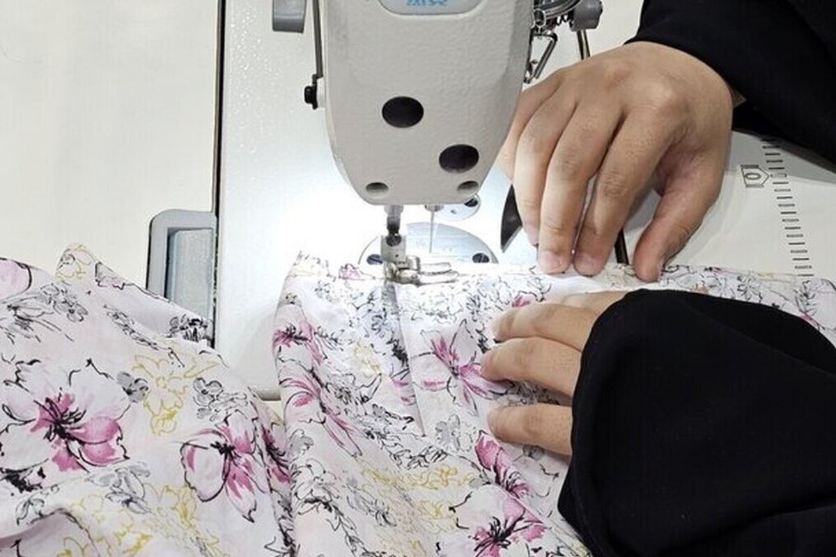 دوخت ۱۰ هزار چادر نماز برای بانوان غزه و لبنان توسط بانوان مرکز آفرینش‌های فرهنگی و هنری آستان مقدس حضرت معصومه (س) با همکاری قرارگاه تداوم جهاد در حرم مطهر حضرت معصومه (س) انجام می‌شود.