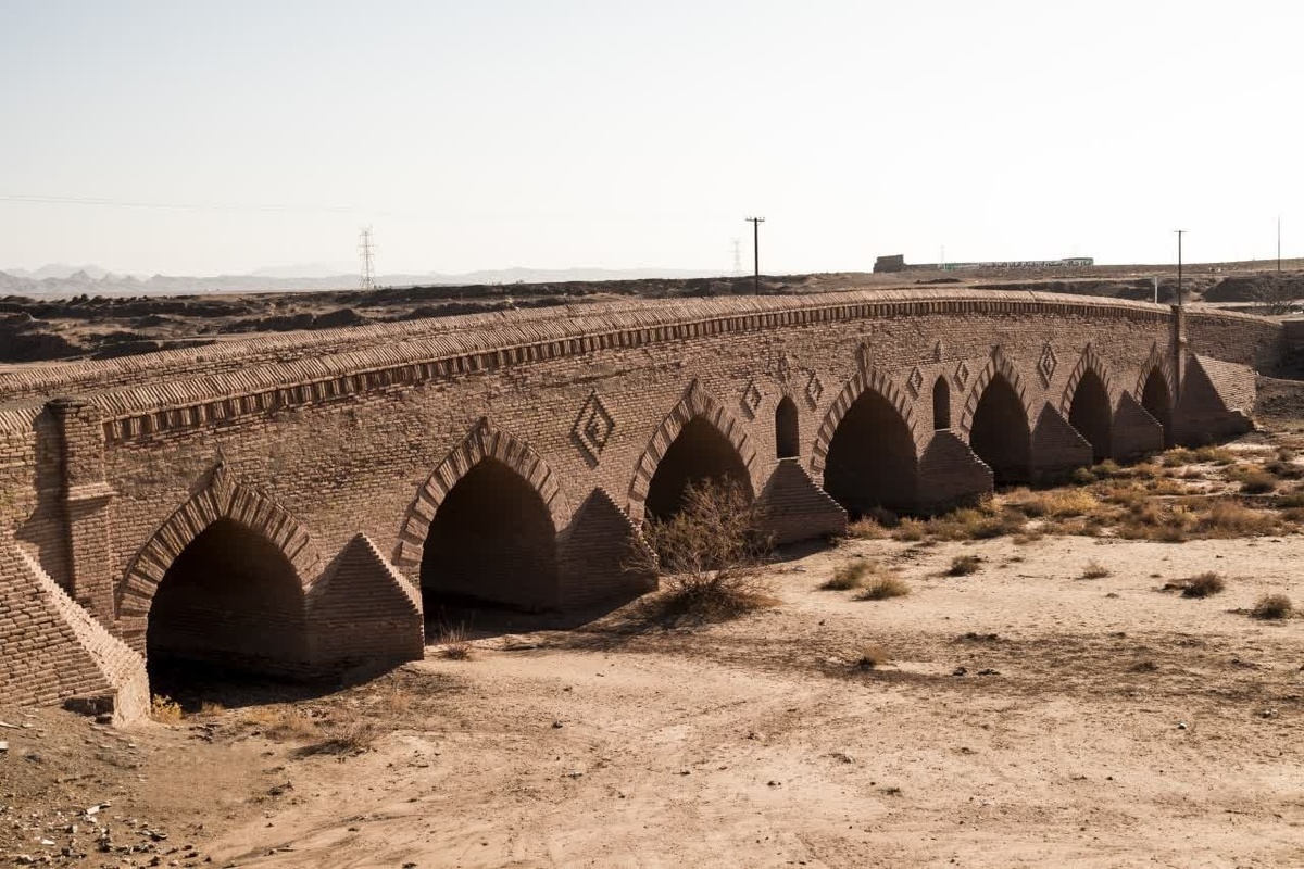 مسئول نمایندگی میراث فرهنگی، گردشگری و صنایع‌دستی رشتخوار از پایان عملیات مرمت و احیای گلدسته‌های ضلع جنوب شرقی «پل تاریخی سالار» مربوط به دوره قاجاریه در این شهرستان خبر داد.