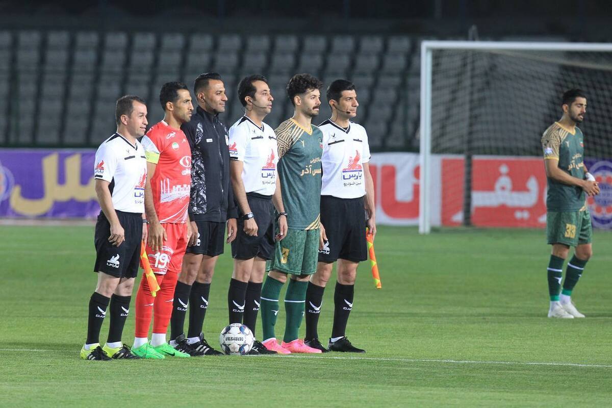 در هفته دهم لیگ برتر فوتبال، استقلال تهران میزبان تراکتور و پرسپولیس مهمان استقلال خوزستان خواهد بود.