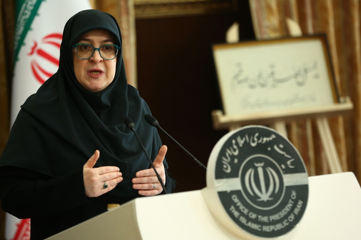 فاطمه مهاجرانی در جمع خبرنگاران گفت: «وقتی منع رجیستری برداشته می‌شود، یعنی گوشی‌های آیفونی که قبلاً وارد شده‌اند هم رجیستر خواهند شد؛ اما همان‌طورکه گفتم، دستورالعمل اجرایی این مصوبه بعداً اعلام خواهد شد.»