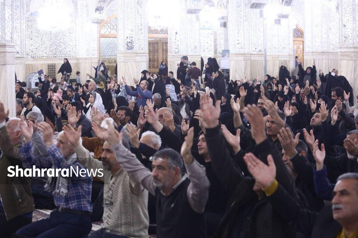آیین معنوی «جمعه‌های انتظار» در عصر روز جمعه، ۹ آذرماه ۱۴۰۳، در رواق دارالحجه (عج) حرم مطهر رضوی برگزار شد.