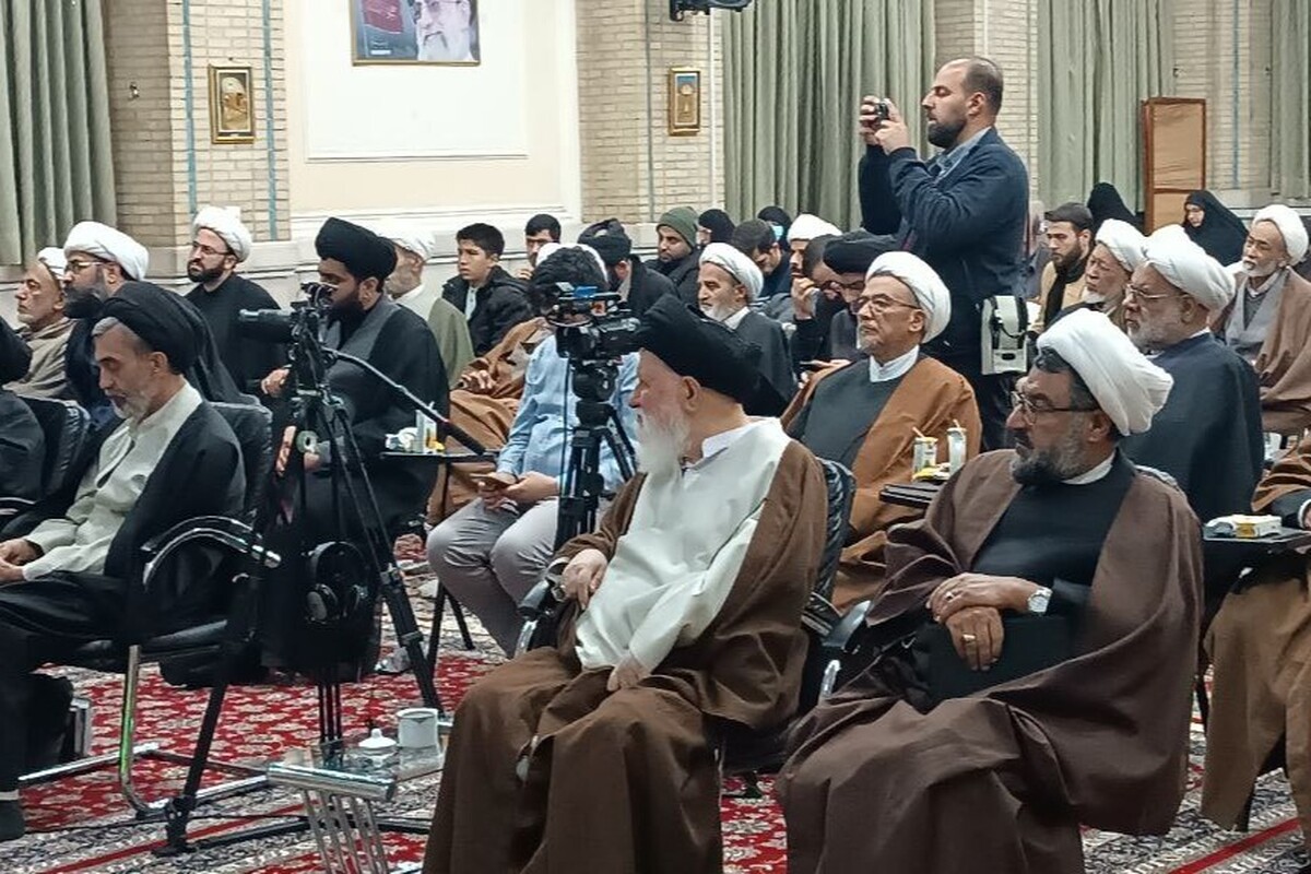 سومین آیین بزرگداشت سالروز شهادت آیت‌الله سیدحسن مدرس و روز مجلس با عنوان «فقیه کارگزار»، عصر امروز با حضور جمعی از اساتید دانشگاه، طلاب و دانشجویان استان در تالار همایش‌های مدرسه علمیه عالی نواب برگزار شد.