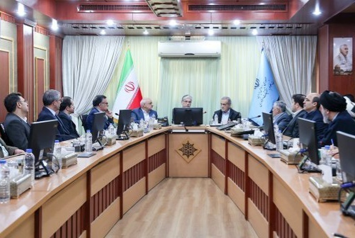 انتقاد پزشکیان از افزایش غیرعلمی و بی‌منطق تعداد آموزشگاه‌های عالی در کشور