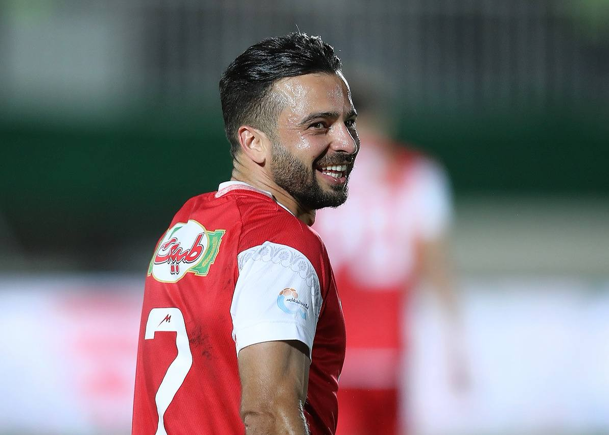 سرمربی پرسپولیس همچنان بازیکن با تجربه تیمش را نمی‌بیند.