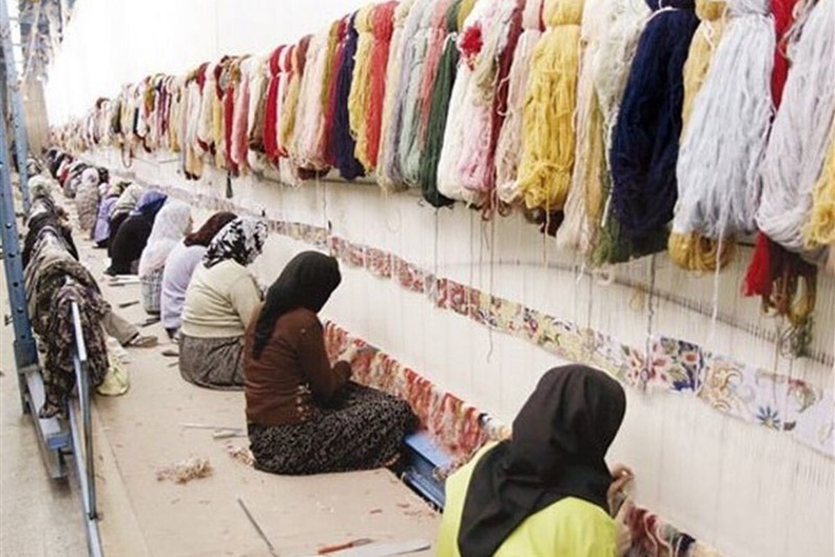 سرپرست صندوق بیمه اجتماعی کشاورزان، روستاییان و عشایر گفت: بیش از ۶۱ هزار نفر از زنان سرپرست‌خانوار جامعه روستایی و عشایری با هدف رفع فقر و اجرای اهداف دولت، تحت پوشش بیمه روستایی و عشایری قرار گرفته‌اند.