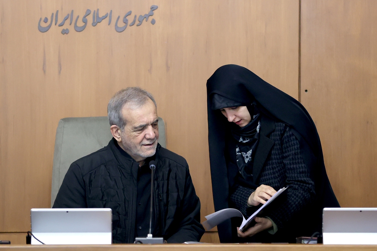معاون پارلمانی رئیس‌جمهور گفت: دولت جمهوری اسلامی ایران ۲۹ لایحه اولویت‌دار را به مجلس شورای اسلامی معرفی کرده است که هدف آن پرداختن به مسائل معیشتی و اجتماعی مردم است.