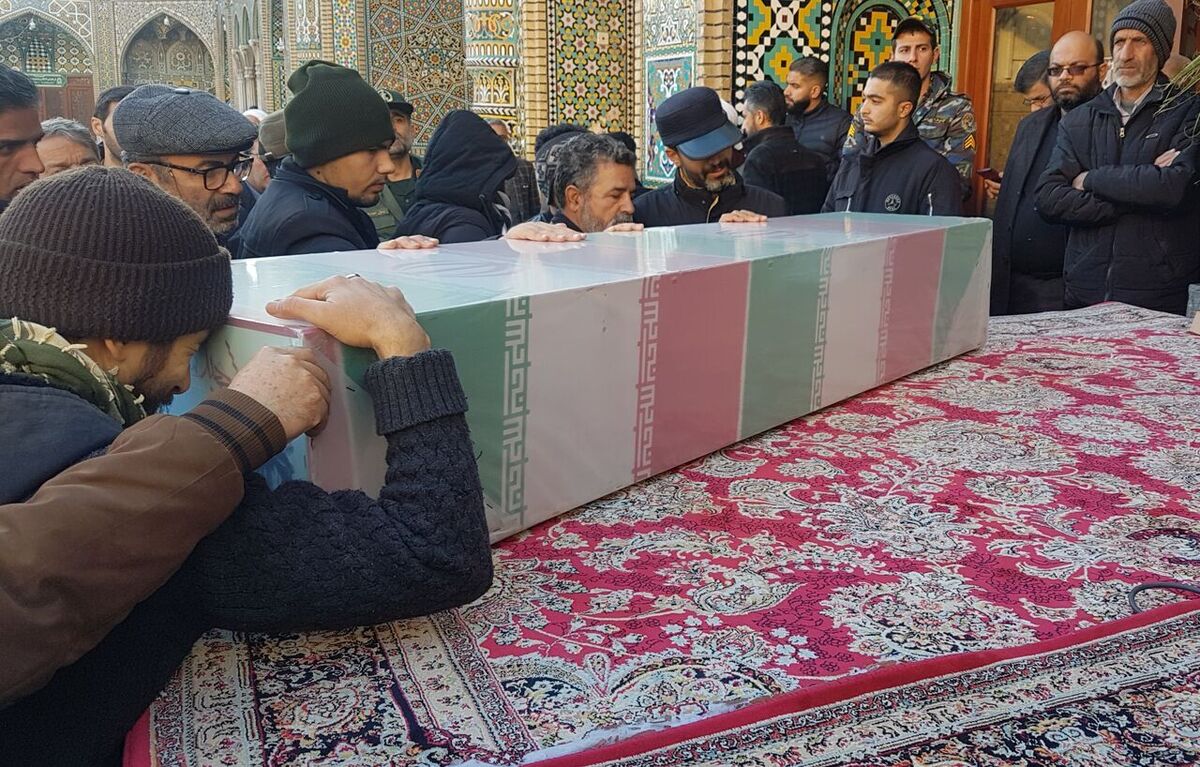 پیکر مطهر «شجاعی پور» تبعه ایرانی که در بمباران بیروت توسط رژیم صهیونیستی شهید شده بود، امروز (جمعه) در حرم مطهر رضوی تشییع و در رواق دارالحجه به خاک سپرده شد.