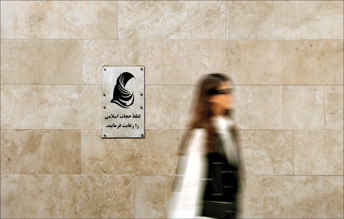 عضو کمیسیون فرهنگی مجلس درباره انتشار اخباری به نقل از وی پیرامون به تاخیر افتادن زمان اجرای قانون حجاب گفت: این موضوع برای چندین ماه قبل بود که تصمیم گرفته شد ابلاغ قانون چندماه به تاخیر بیفتد و الان آن موضوع تمام شده و اکنون قرار است اواخر آذرماه این قانون ابلاغ شود.
