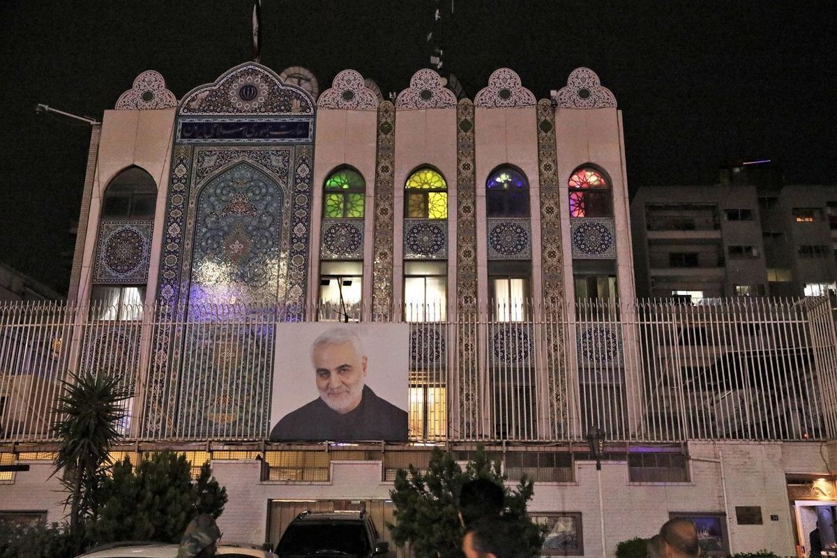 سفارت ایران در سوریه ادعا‌های مطرح شده مبنی بر سرقت ۴۲ میلیون دلار از دارایی‌ها و اموال ایران در ساختمان این سفارتخانه را تکذیب کرد.