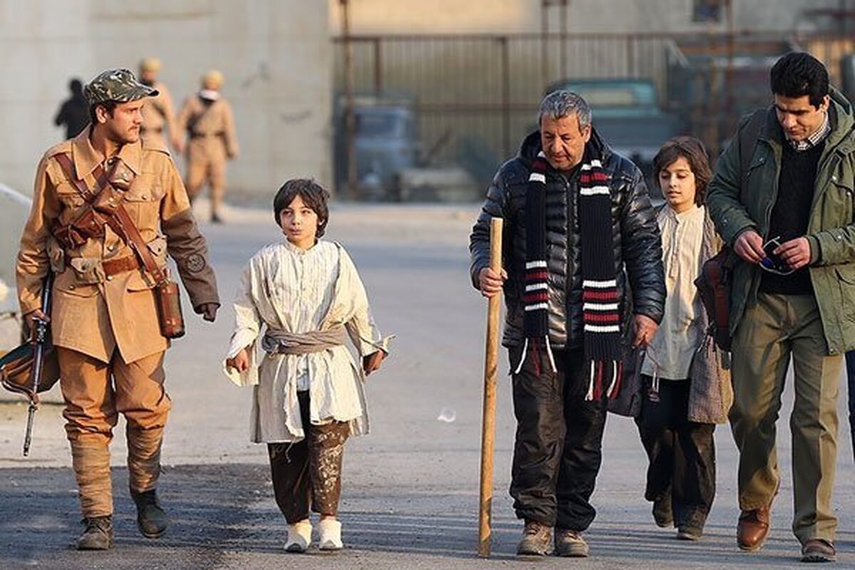 «مناظره»، «خوش رکاب»، «یتیم خانه ایران»، «برگ و باد»، «فروچاله»، «برادران فراری ۳»، «پرستار تصادفی»، «باشگاه رویال»، «پرتاب گرانشی»، «آن سوی ابرها»، «صخره مرجانی» ازجمله فیلم‌های سینمایی هستند که تلویزیون برای آخر هفته، برای پخش، درنظر گرفته است.