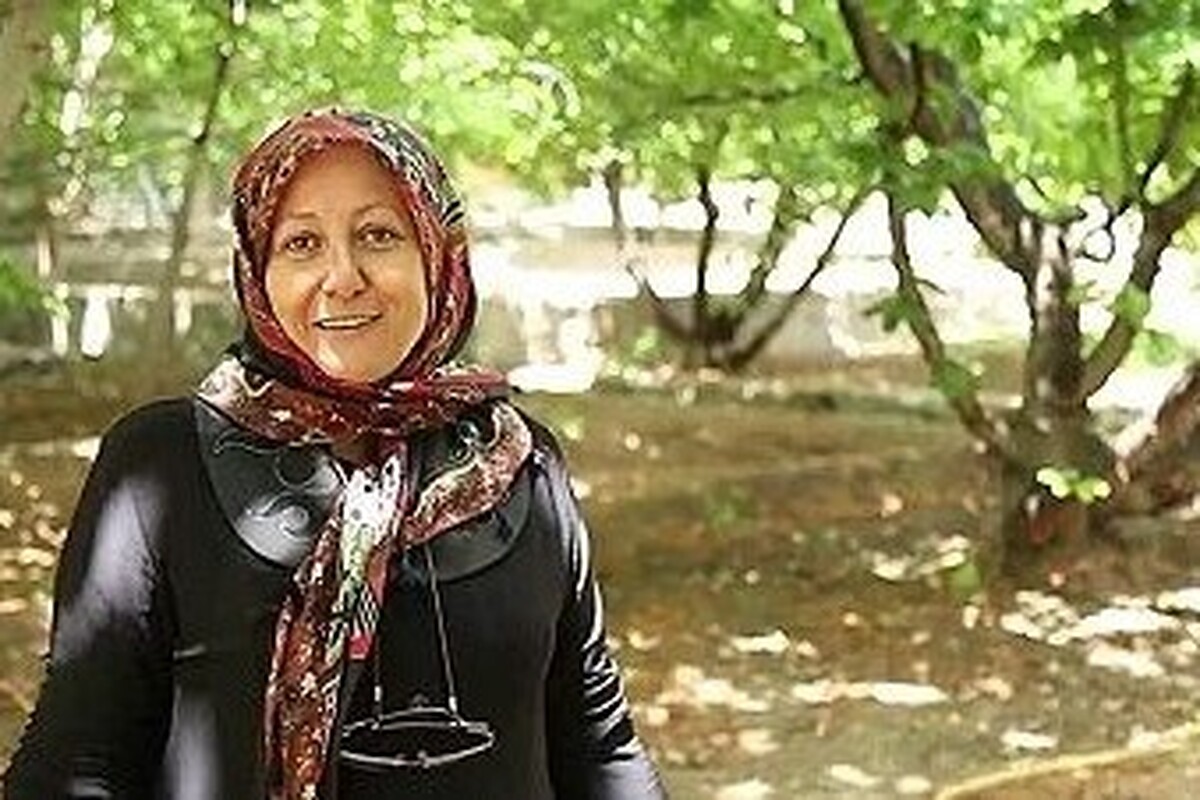 پخش مستند مادران ایران از شبکه دو سیما آغاز شده و در آن به زندگی و حرفه‌های بانوان پرداخته شده است.