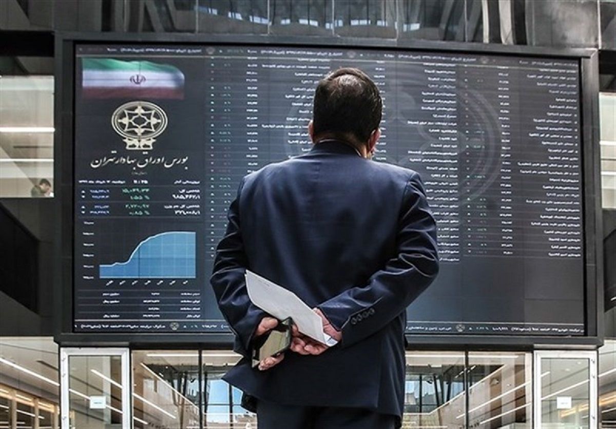 معاون نظارت بر بورس‌ها و ناشران با اشاره به محدودیت دامنه نوسان عنوان کرد: تغییر دامنه نوسان فعلا در دستور کار هیئت مدیره سازمان نیست.