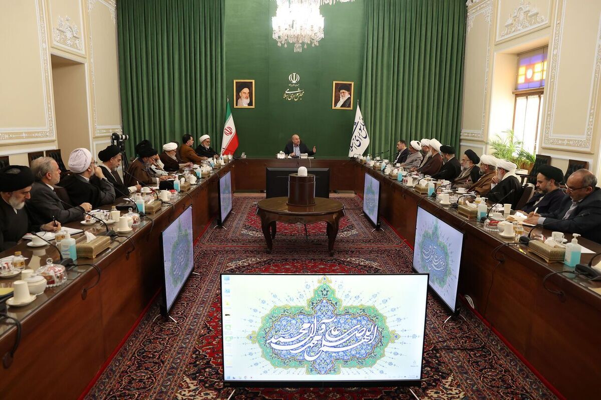 رئیس مجلس شورای اسلامی با تأکید براینکه هر تحولی در کشور نیازمند تحول در قانونگذاری است،گفت: سیاست‌ های رهبری در حوزه قانونگذاری از جمله محورهایی است که ما دنبال می‌کنیم و بار اصلی این موضوعات بر دوش علما و فضلای مرکز تحقیقات اسلامی مجلس است.